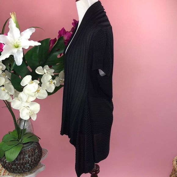 Miroa Black Short Sleeve Open Front Drape Cardigan - Picture 4 of 9